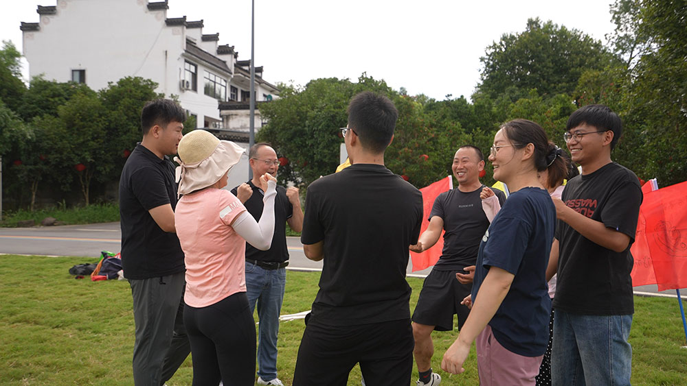 激情熔煉團(tuán)隊 凝聚成就夢想——屯溪區(qū)國投集團(tuán)開展黨建帶團(tuán)建主題活動